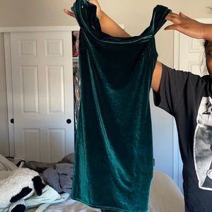 velvet green dress-mid